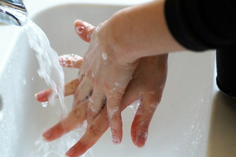Washing hands 4940148 1920